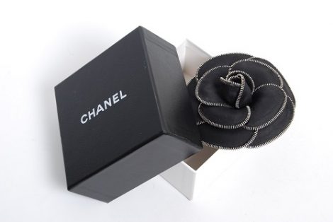 Брошка Chanel